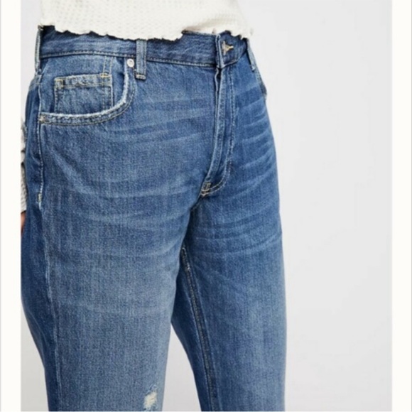 Free People We the Free Maggie Mid Rise Distressed Hem Straight Jeans Size 28 - Picture 2 of 8